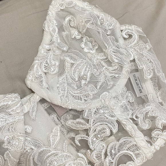 Pearl and Lace Crop Top - Picture 8 of 9